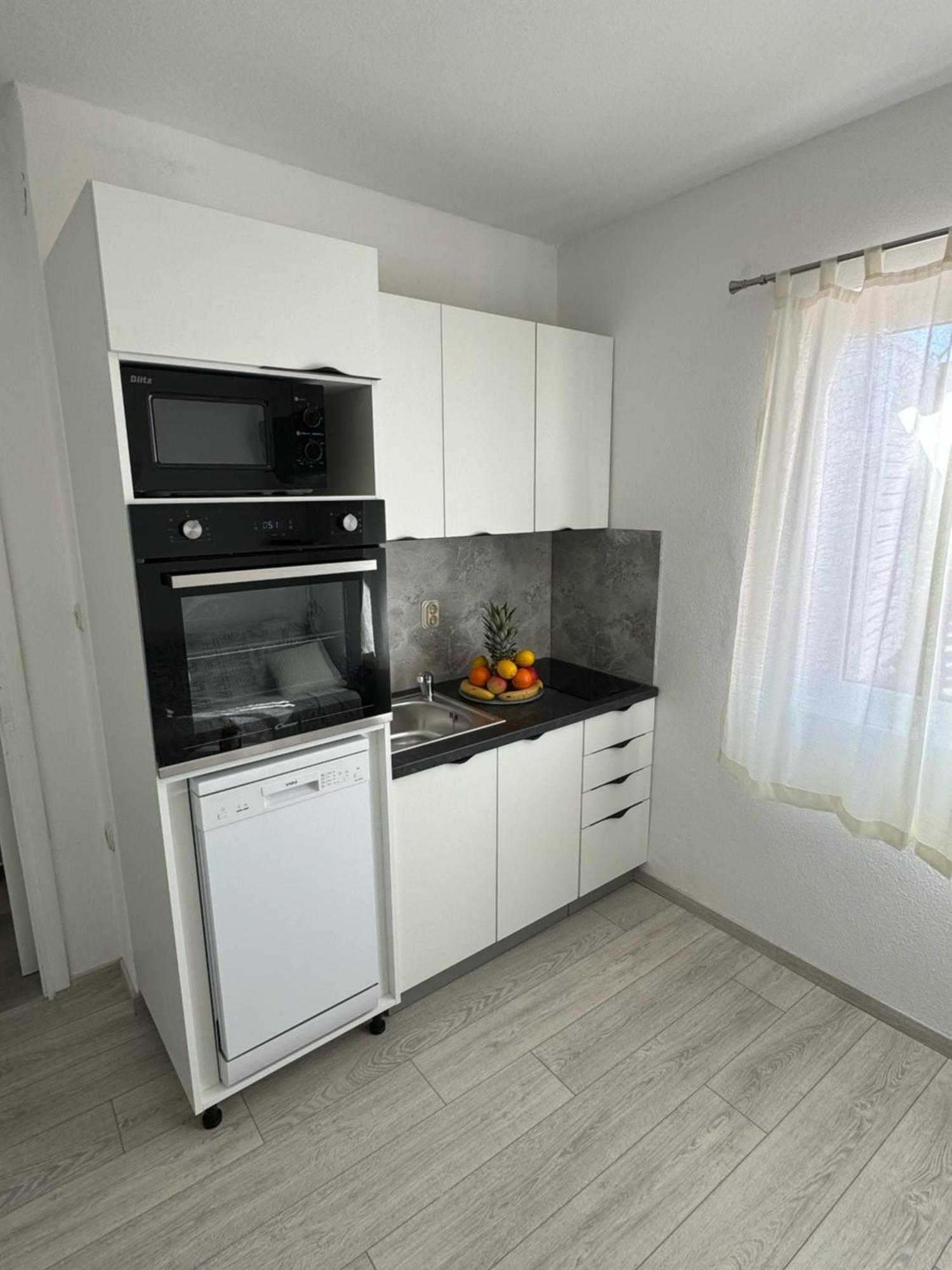 Apartmani Komparic Baška Voda Exteriör bild